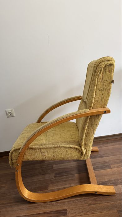 2 броя фотьойли с дървени извивки – супер удобни и стилни