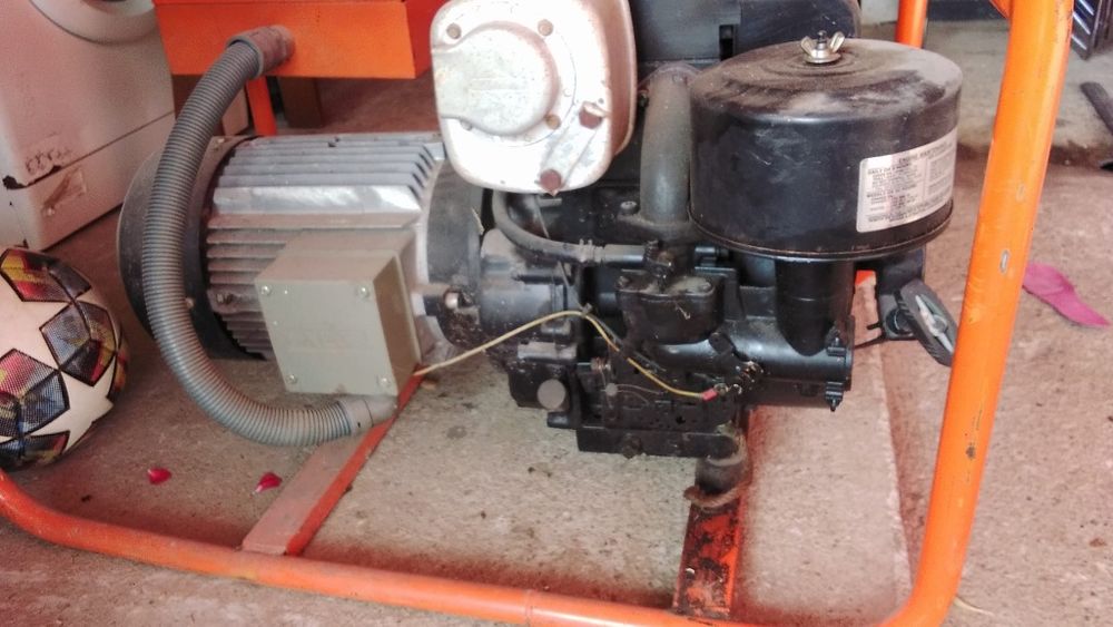 Generator monofazic