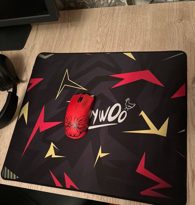 Игровая беспроводная мышь + коврик игровой проффесионального игрока