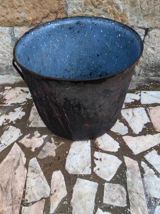 Cazan din fonta, emailat. Oala. Cratita. 100 Litri.