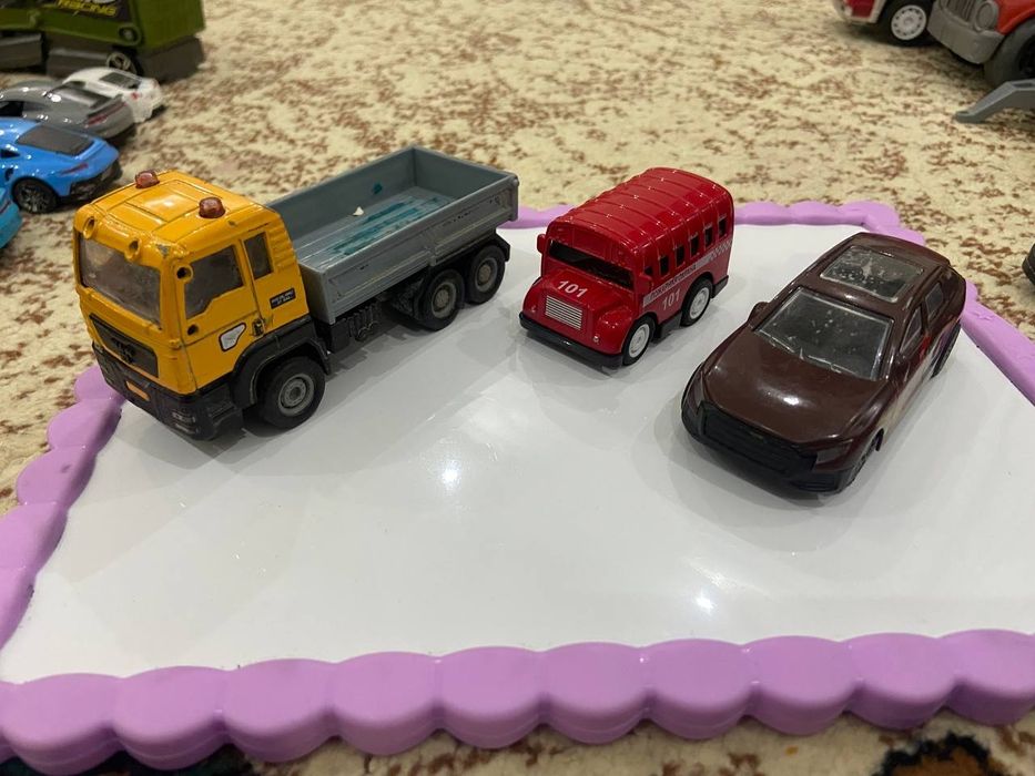 Игрушки б/у и новые.модельки, трансформеры