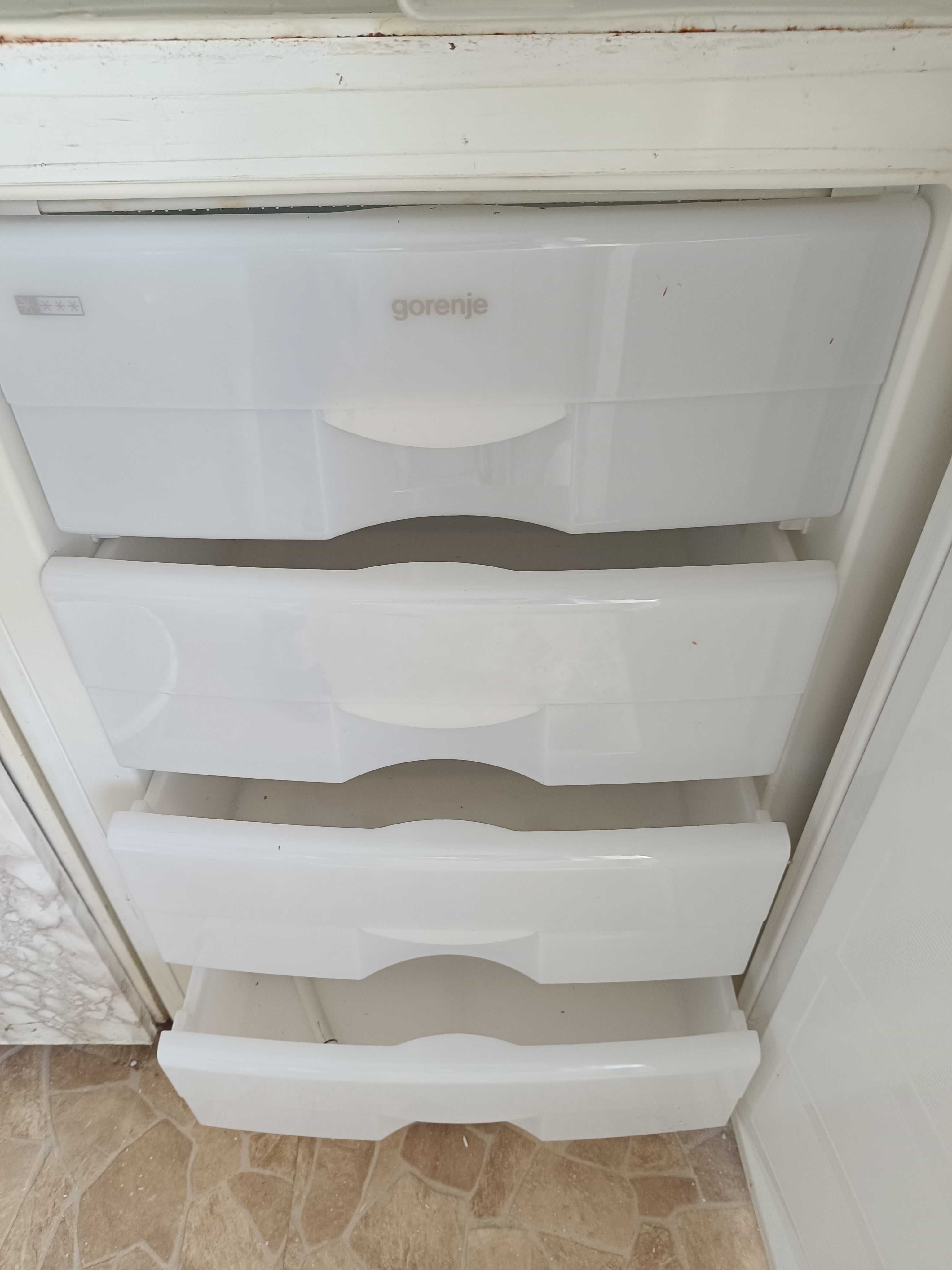 Продавам хладилник Gorenje