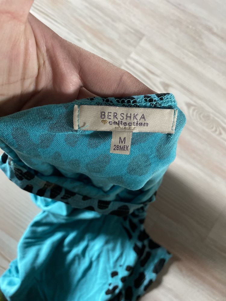 майка с открытым плечем Бершка