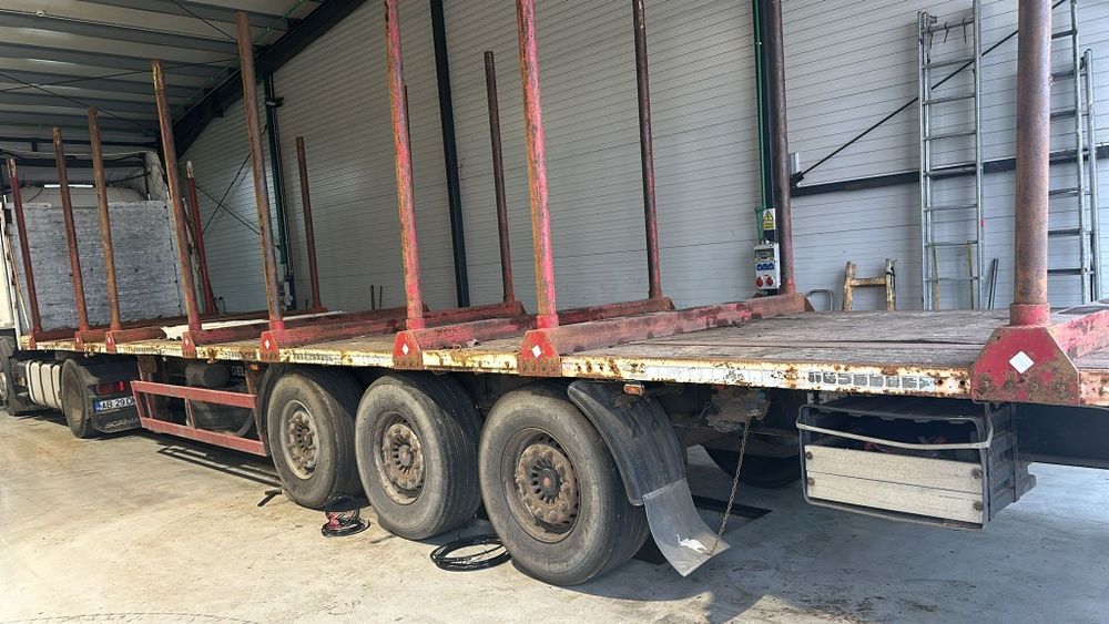 Semiremorca transport busteni lemn