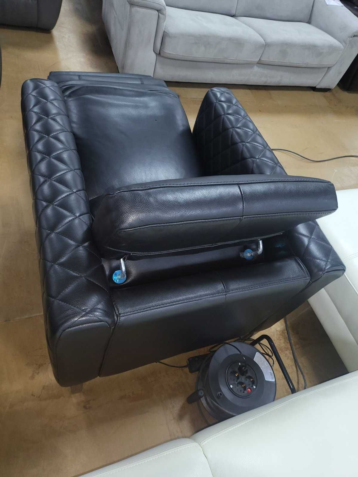 Черен кожен фотьойл с електрически релаксиращ механизъм