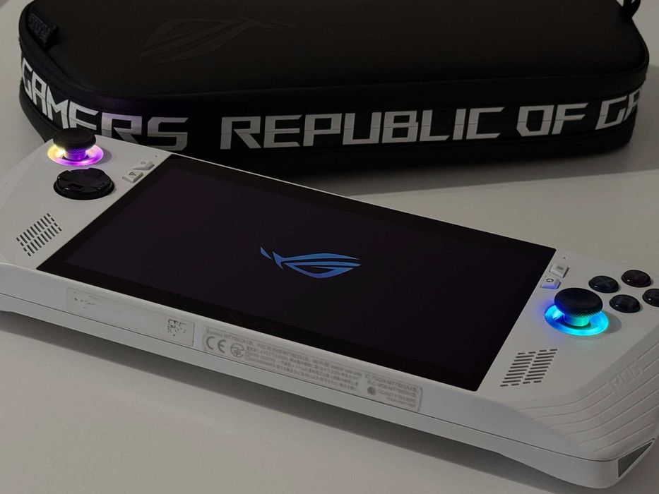 Бартер! Kaто НОВ! ASUS ROG Ally Z1 Extreme + ROG Кейс!