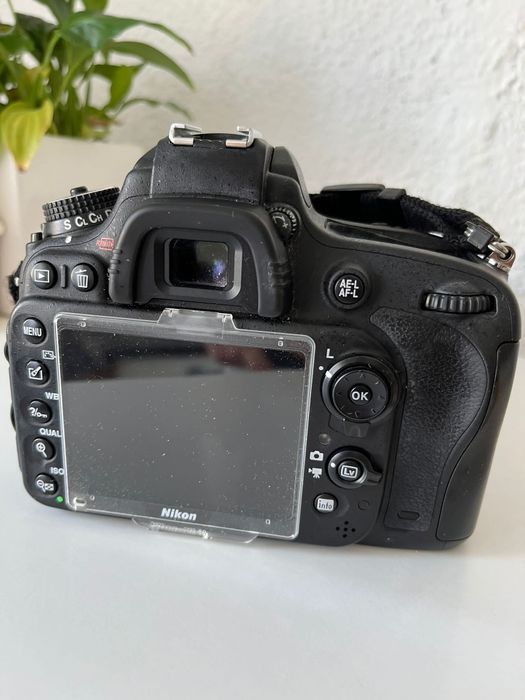 Aparat foto Nikon DSLR D610 + obiectiv Tamron+ blit sp 24-70