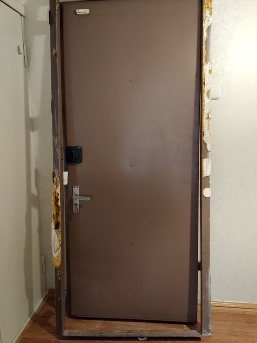 Дверь железная входная