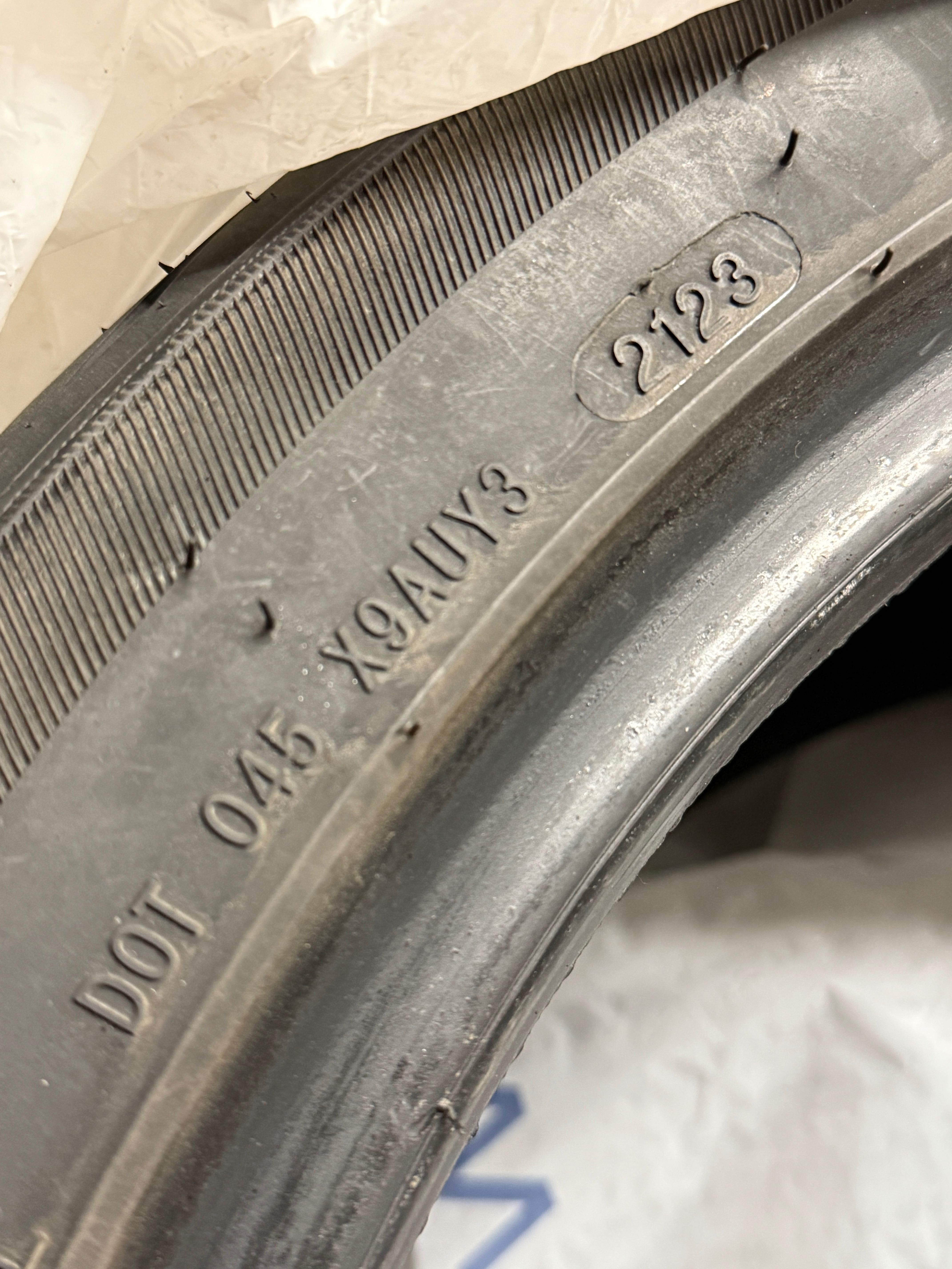 Аll Season HP Z 01 Гуми дот 2123 275/35/19 на 3000 км макс