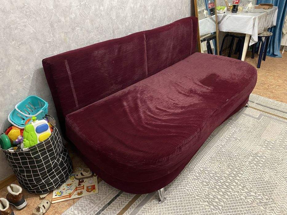 Диван даром