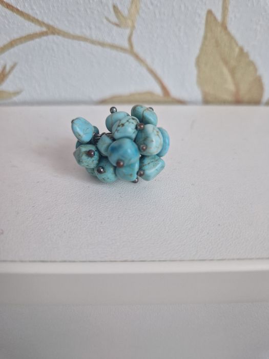 Продам кольцо с натуральными комнями