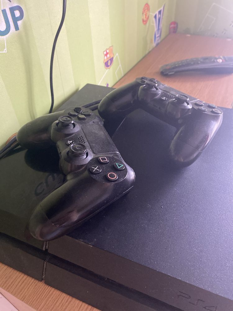 PS 4 с играми и дисками