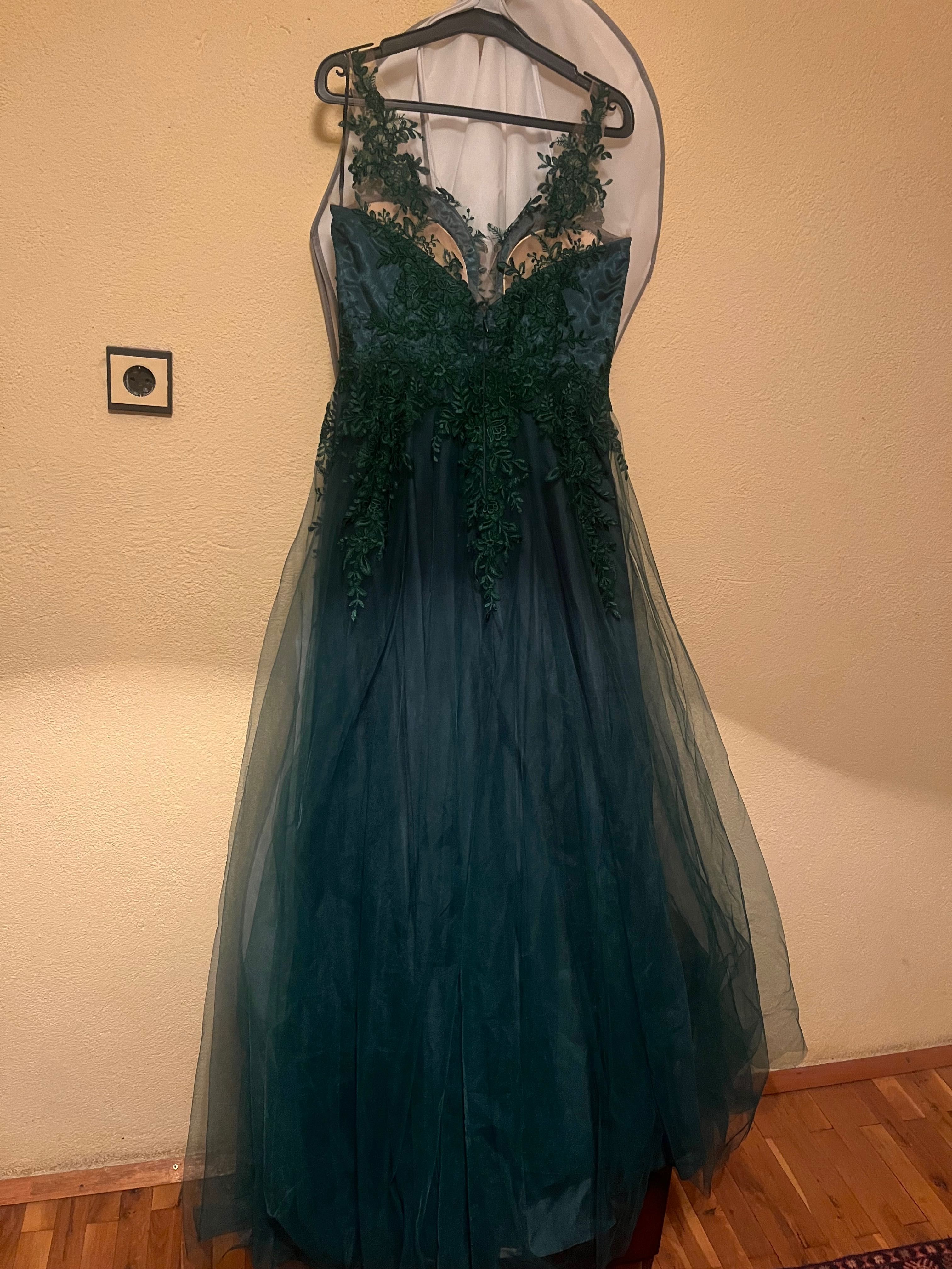 Бална рокля в петролен цвят