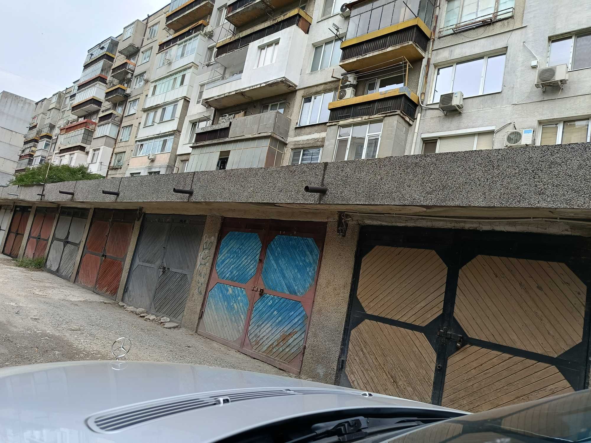 Гараж кв.Иглика между 2ри и 3ти блок