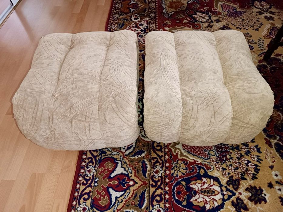 Комплект мека мебел – разтегателен диван + 2 фотьойла + 2 табуретки