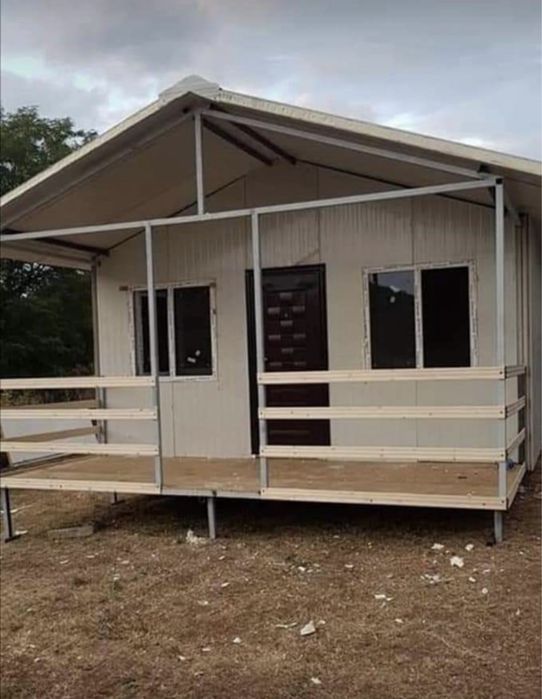 Vand case pe strctura metalica la cheie