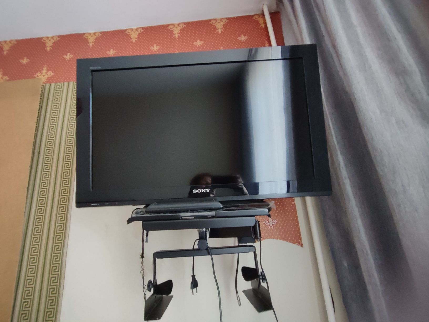 Продается телевизор SONY,диагональ 80мм
