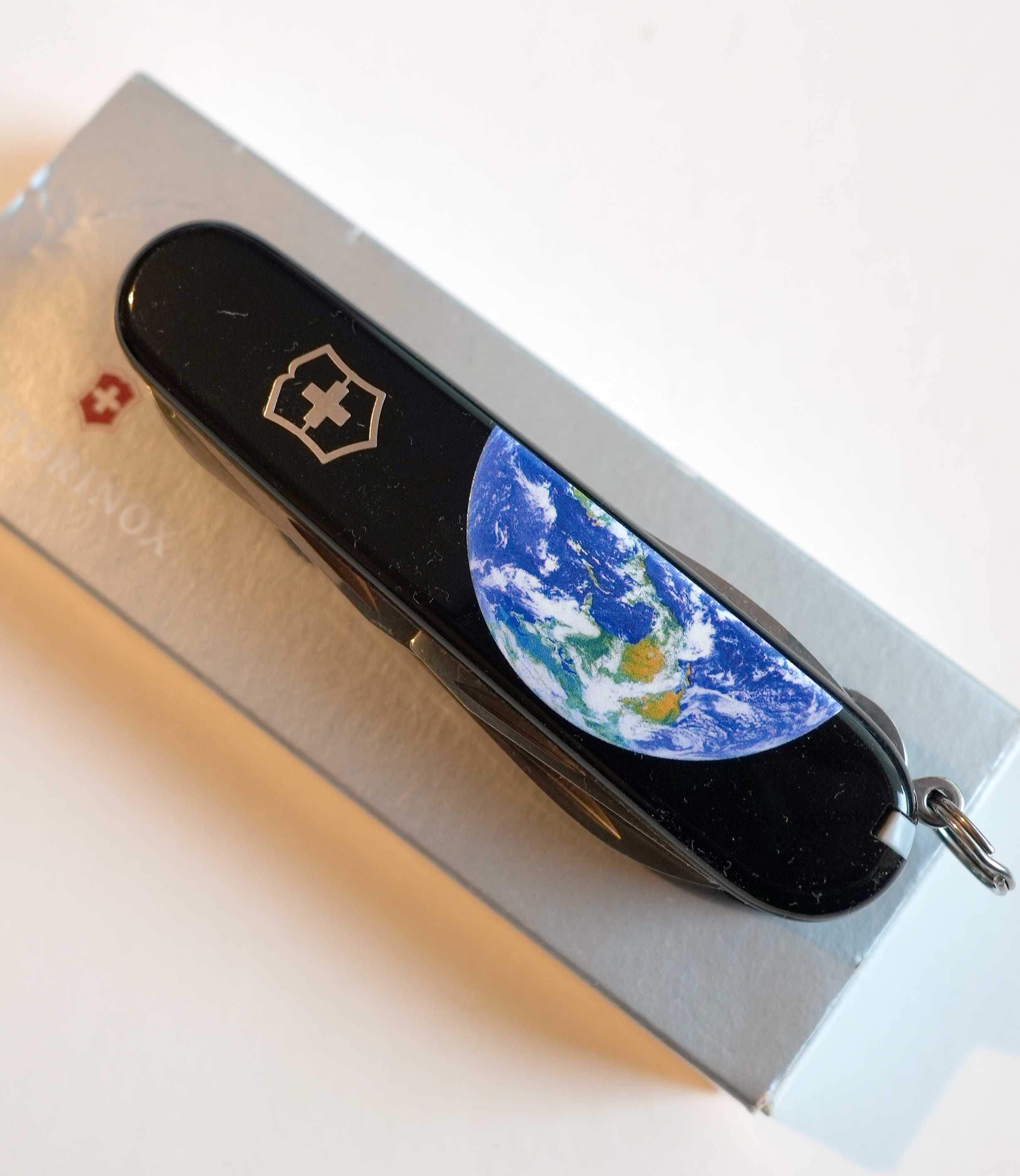 Victorinox Earth, Swiss Champ Wood, Champion,и Victorinox KL92