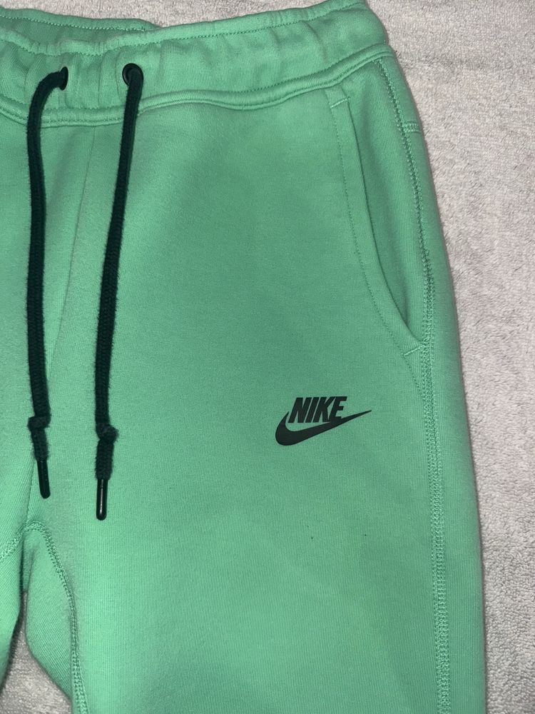 Nike tech fleece