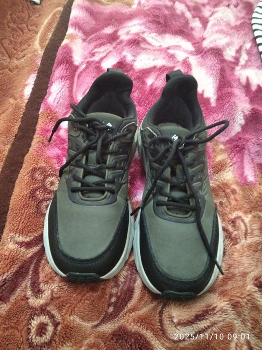 Продам мужские кросовки