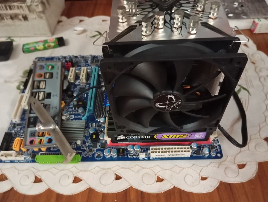 Placă de bază Gigabyte GA-MA770-UD3, procesor Phenom + 4GB RAM Corsair