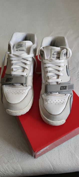 Vand adidasi Nike Air Trainer 1
