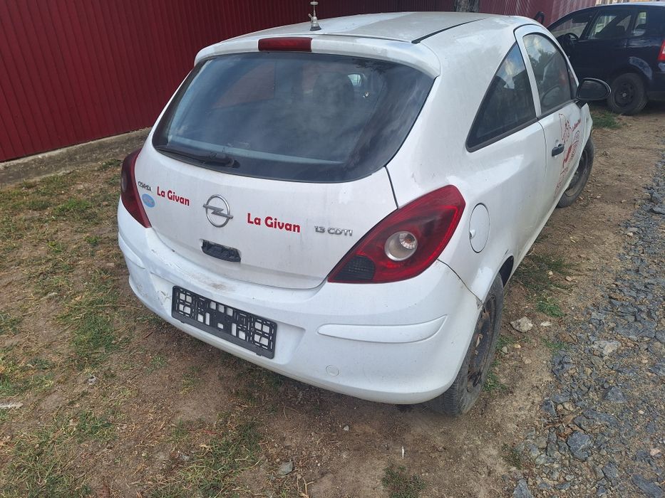 Dezmembrez opel corsa d 1.3 cdti