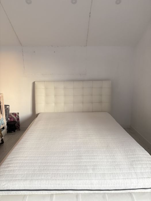 Pat tapițat cu saltea