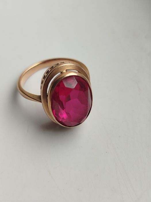 Золотое кольцо с рубином