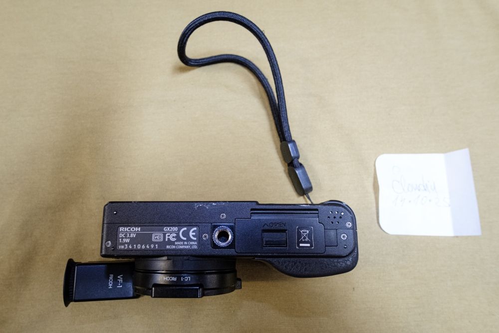Ricoh GX200 - Compact premium Y2K - Senzor CCD Digicam
