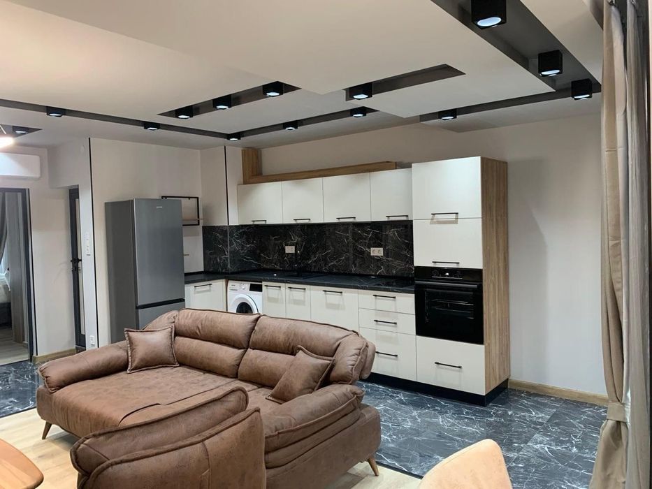 Дава се под наем Двустаен апартамент в Пловдив, Кършияка - 88 кв.м за 714 € - Снимка #2