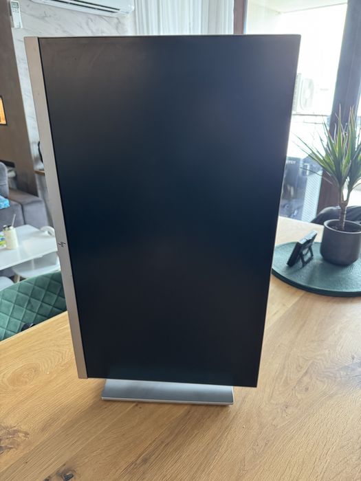 27 инча Монитор HP EliteDisplay e273q - 2k резолюция (като нов)