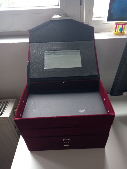 Cutie eleganta de bijuterii