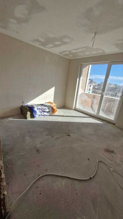 Продава се Тристаен апартамент в Пловдив, Остромила - 214 кв.м за 1010 €/кв.м - Снимка #1