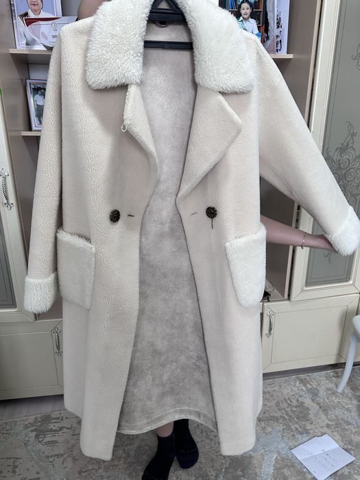 Продам шуббу тедди в отличном состоянии в 48 размере бғлая с поясом мо