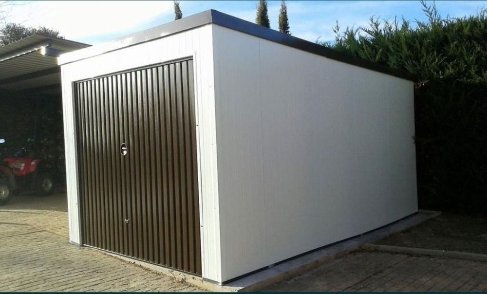 Garaje auto pe structura metalica si panouri sandwich