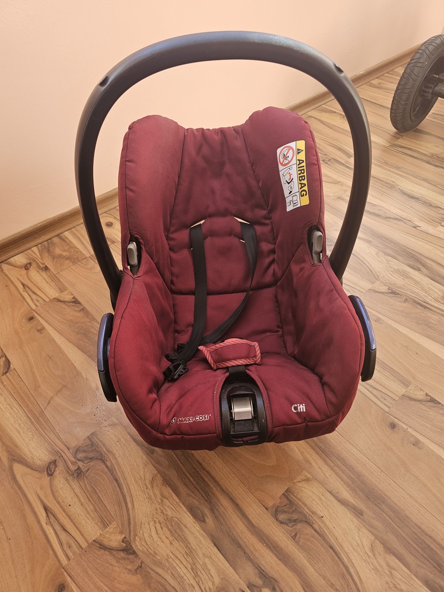 Столче за кола за новородено Maxi Cosi
