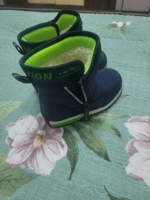 Продаются детские сапоги