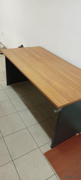 Бюро цвят череша и антрацит