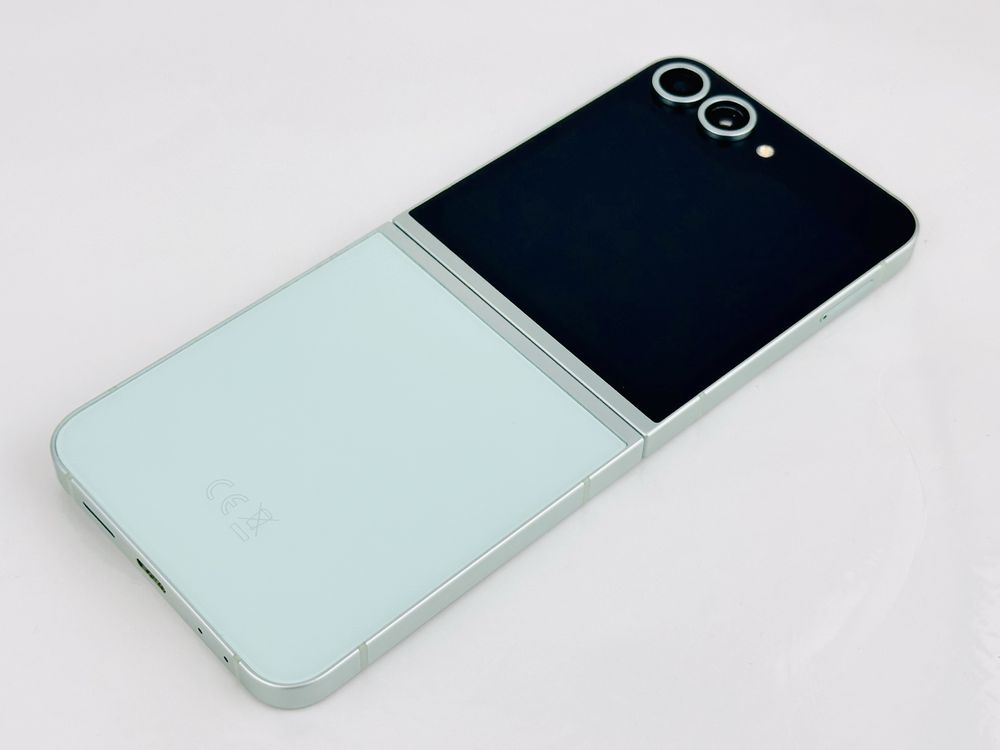НОВ! Samsung Galaxy Z Flip 6 5G 256GB 12RAM Mint Гаранция!