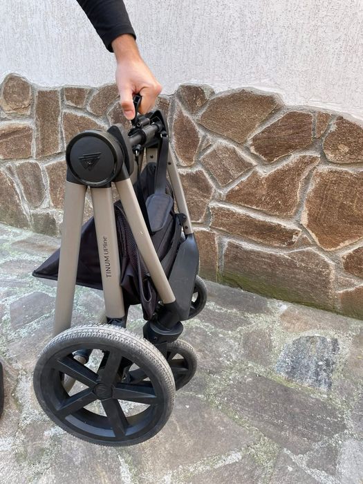 Количка Venicci Upline Leo 3 в 1 – стил, комфорт и качество!