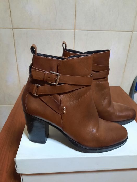 Cizme scurte din piele