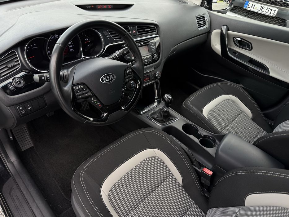 Kia Ceed Hatchback 1.6 CRDi 110cp 6+1 trepte Euro5, RAR Efectuat!