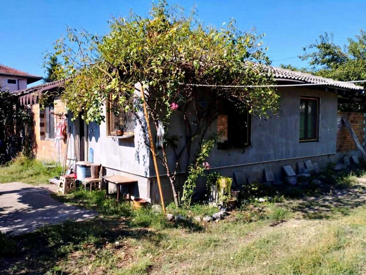 Парцел от 635 кв.м (УПИ) с ток, вода и асфалтов достъп.