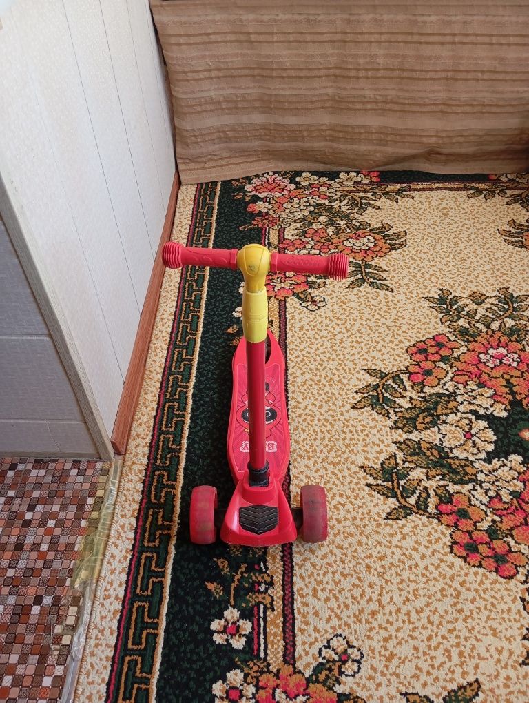 Продам детский самокат !