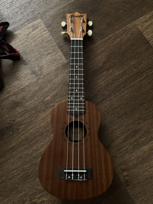 Продам укулеле срочно/торг