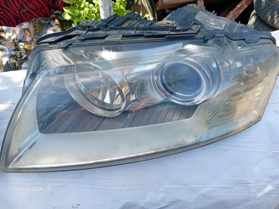 Vând far cu xenon stanga/dreapta pentru audi a8 D3 în stare perfecta