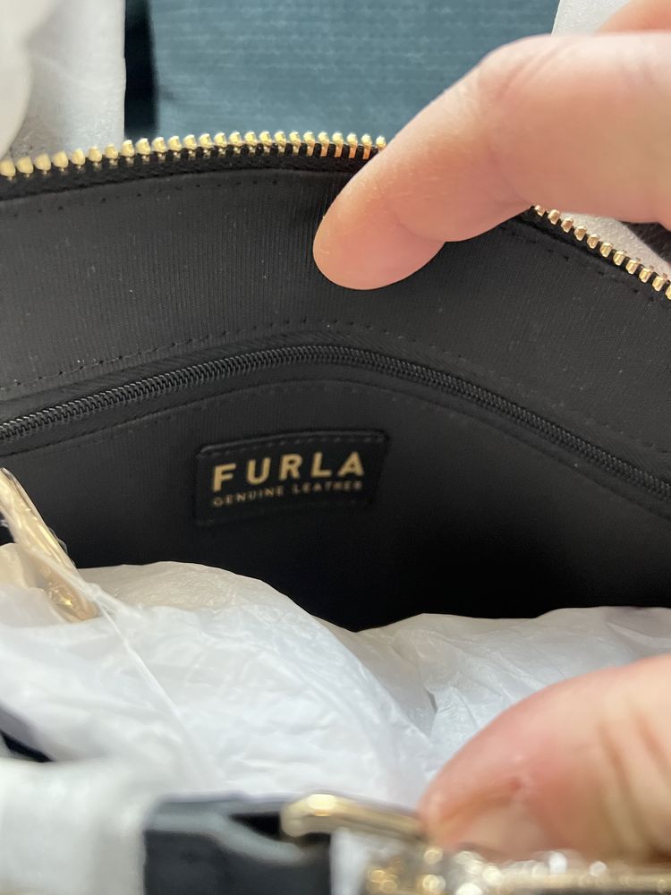 Furla Minerva в черно и розово.100%ориг,със сериен номер,етикети