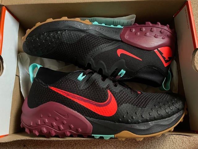 Продам оригинальные Nike wild horse Black/Dark Beetroot/Dynamic Turquo