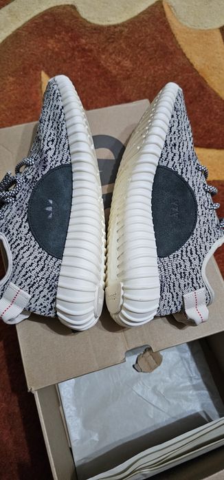Adidas modelu yeezy boost 350 mărime 39 jumate.
